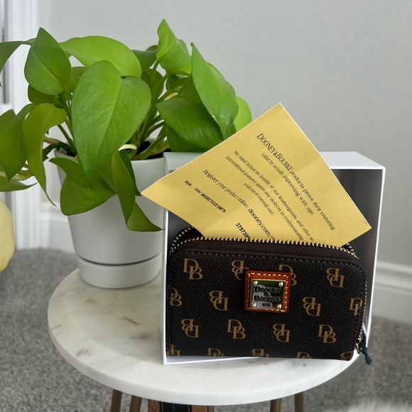 The Dooney & Bourke Greta Large Zip Around Credit Card Case - Picture 4 of 14